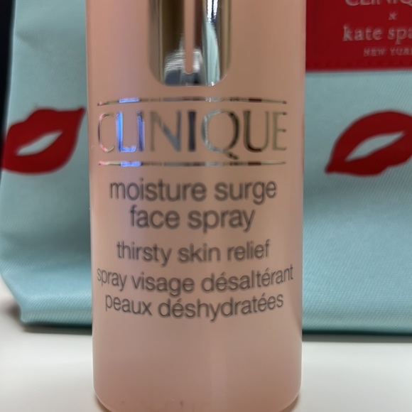 Clinique makeup & skincare bundle (4 items) - Picture 3 of 12